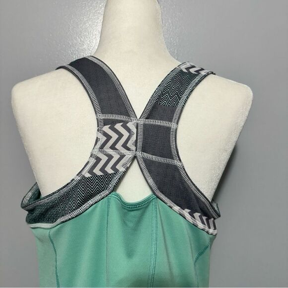 Reebok Playdri multi color active top with built in bra size XL - Picture 5 of 9